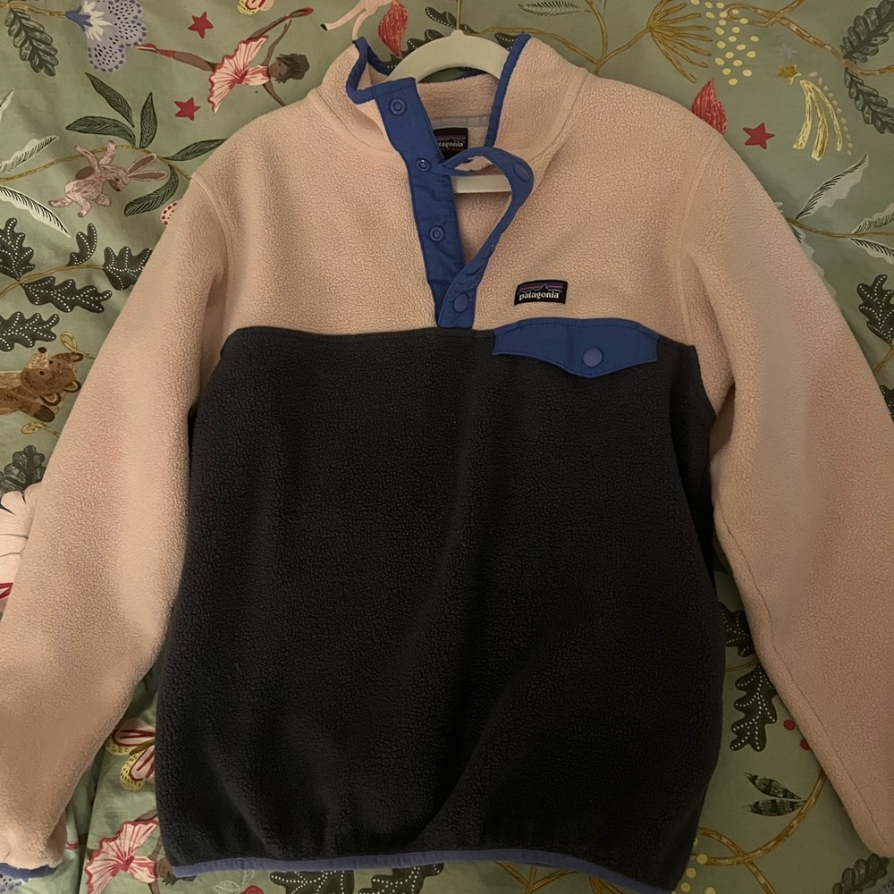 Girl’s Medium Patagonia Pullover